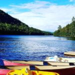 Kayak sur le lac - Auberge Couleurs de France - Hébergement en chalet au Canada