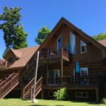 Chalet en bois rond au Canada : Auberge Couleurs de France, hébergement et séjour motoneige