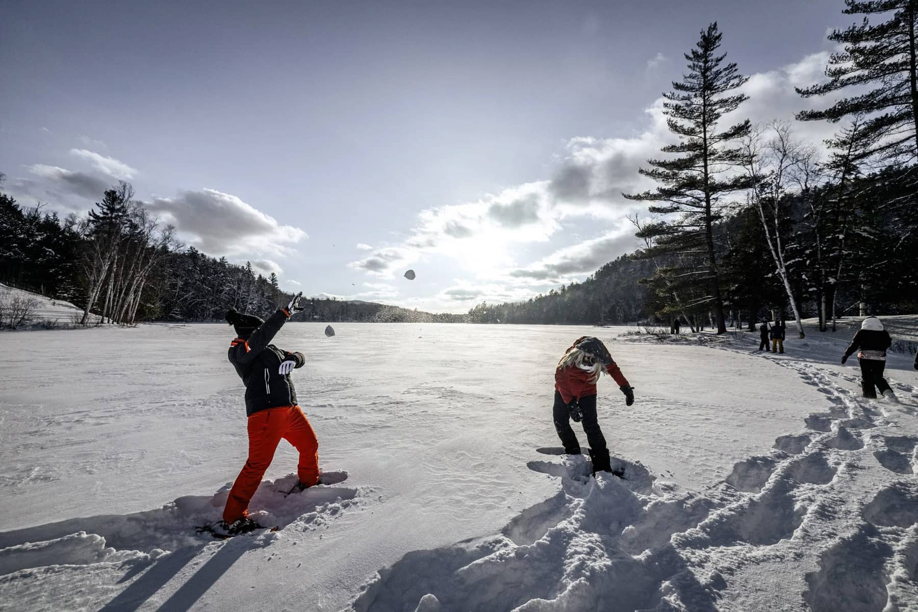 Lac à l'épaule / Team Building avec Ozstudio à l'Auberge Couleurs de France - Bataille de boules de neige