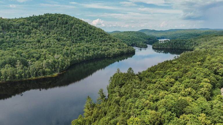 Vue sur le lac - Auberge Couleurs de France Outaouais, Québec