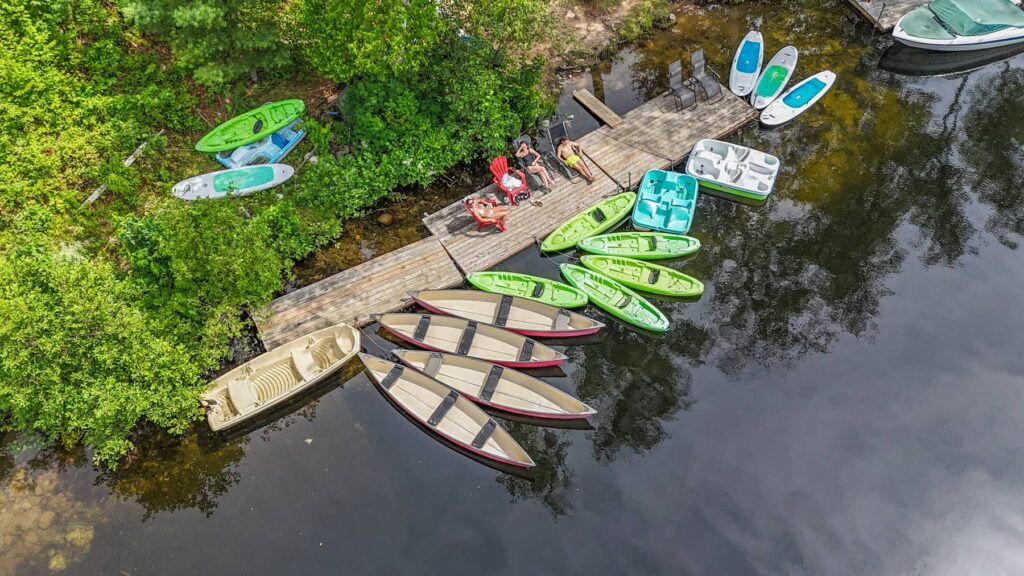 Marina activités aquatiques en bord de lac - Auberge Couleurs de France Outaouais, Québec