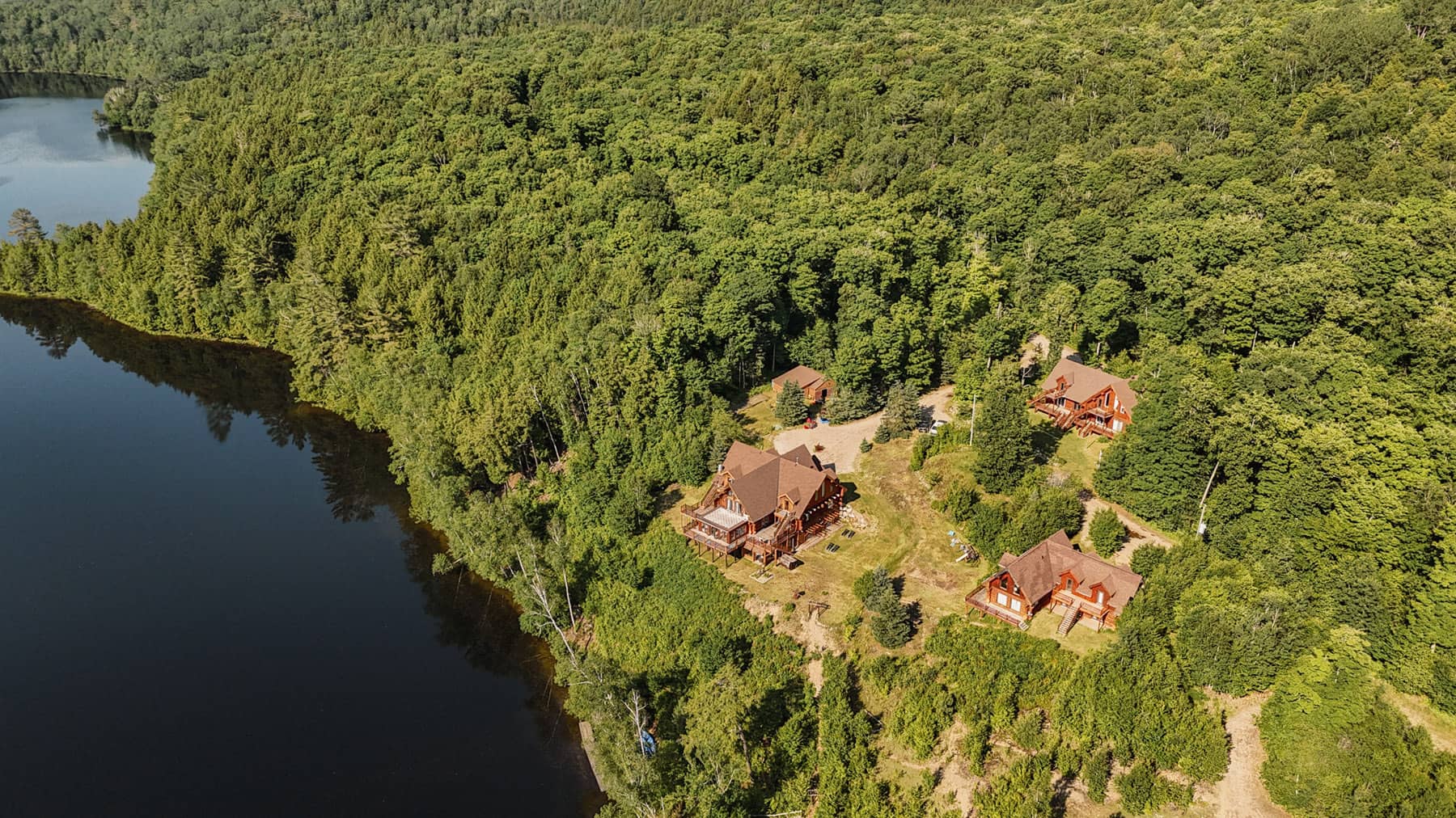 Vue aérienne de l'hôtel - Auberge Couleurs de France Outaouais, Québec