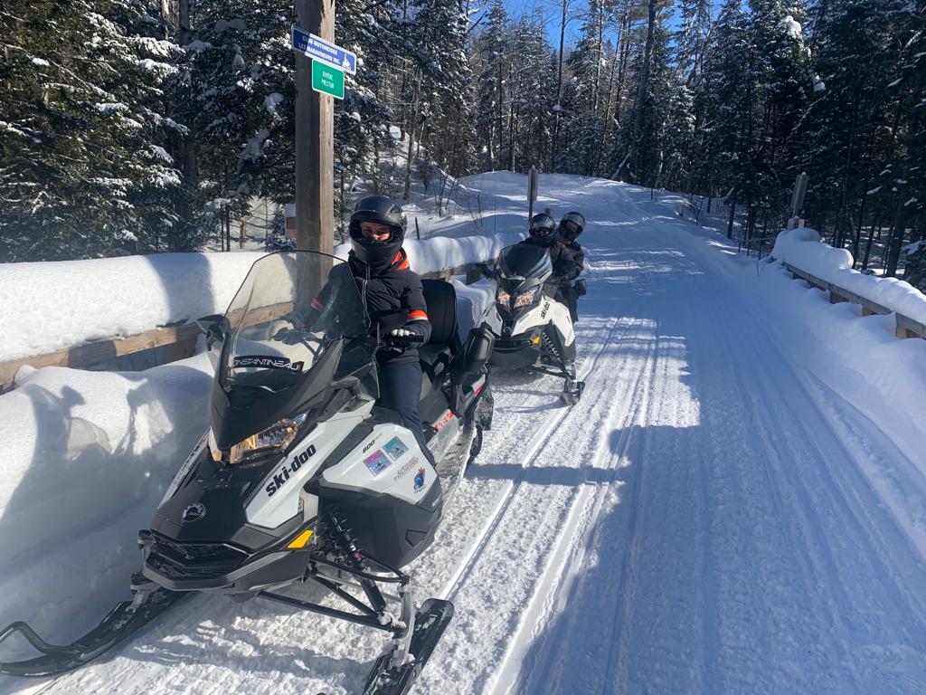 Auberge Couleurs de France - Rando motoneige au Québec