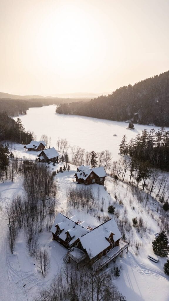 Auberge Couleurs de France - Chalets en hiver