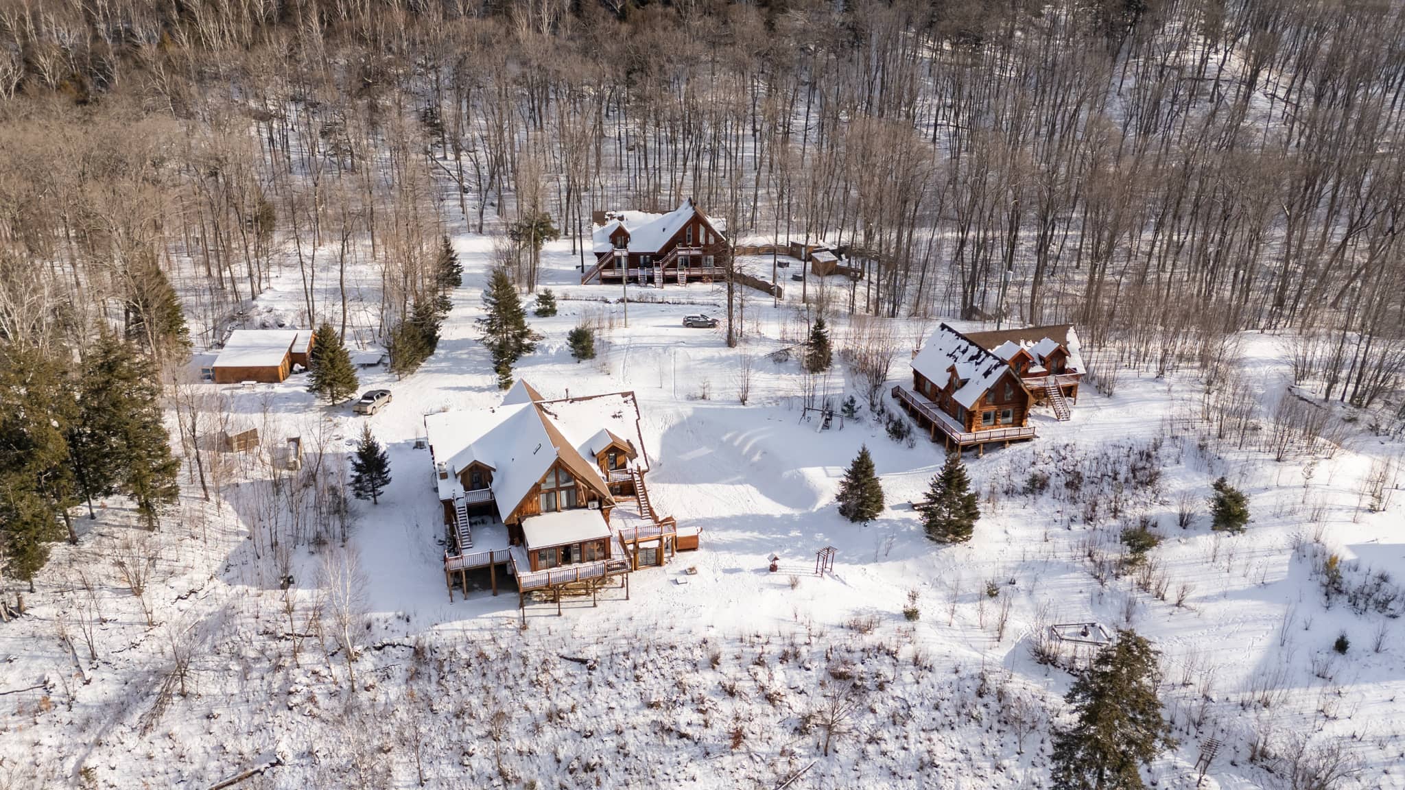 Auberge Couleurs de France - Chalets en hiver