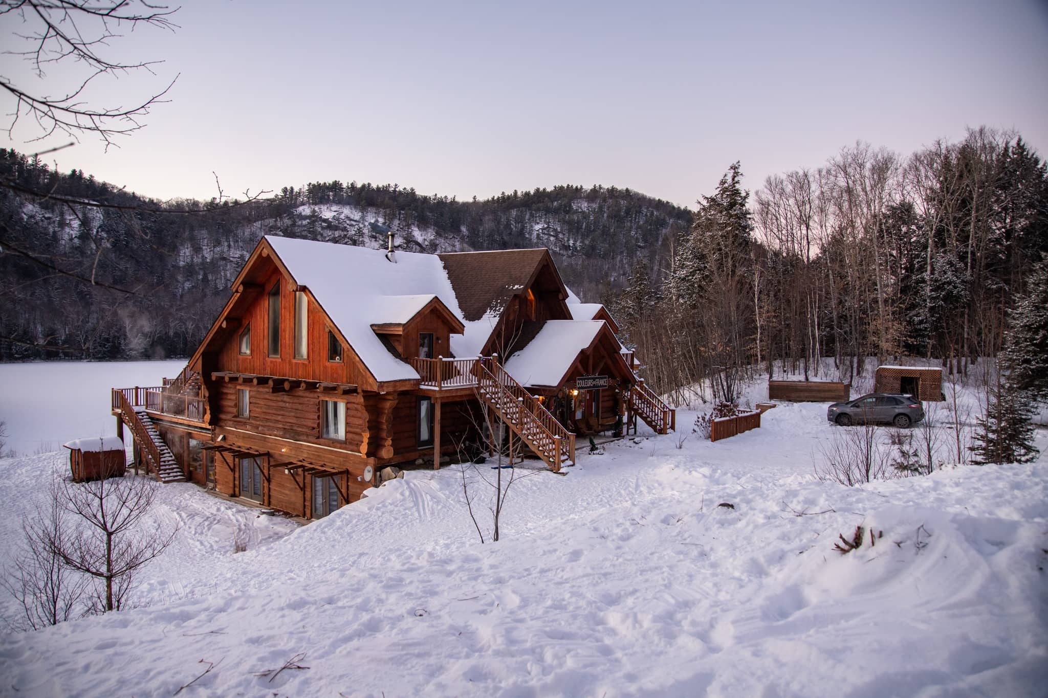 Auberge Couleurs de France - Chalets en hiver